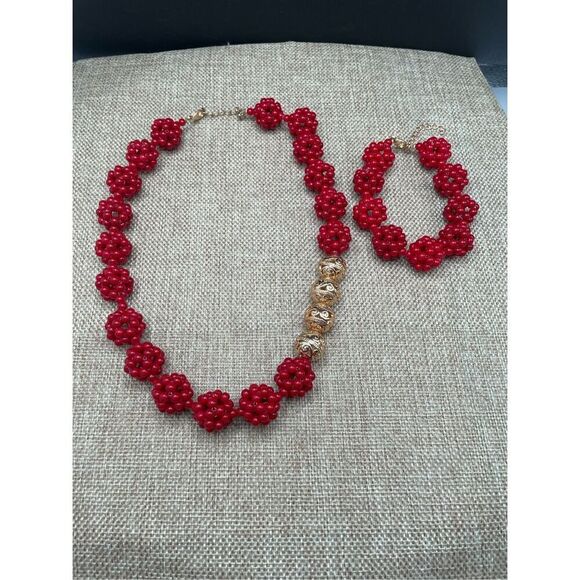 Charming Cherry Two piece Set Necklace and Bracelet Bright Red Beaded - Picture 4 of 10